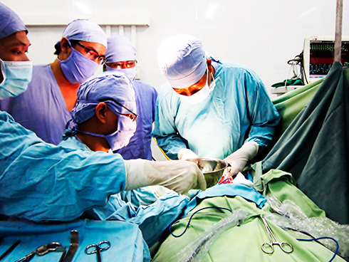 Phẫu thuật cấy ốc tai điện tử cho trẻ tại Bệnh viện Đa khoa tỉnh
