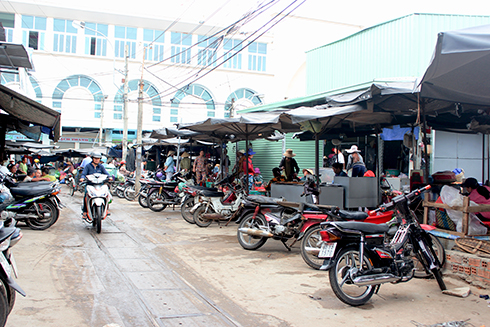 Phần xây dựng chợ tươi sống ở đường Tân Trang chưa thể hoàn thiện  vì vướng quy hoạch chung