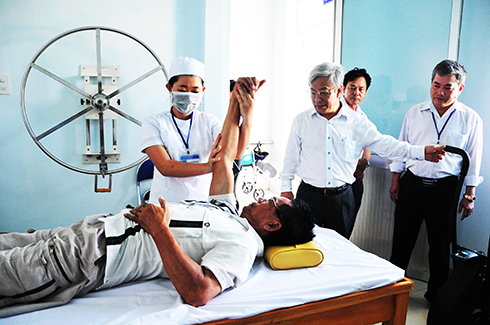 Giám sát công tác khám, chữa bệnh tại huyện Vạn Ninh
