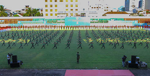 Đồng diễn bài thể dục tay không của vận động viên lực lượng vũ trang tỉnh.