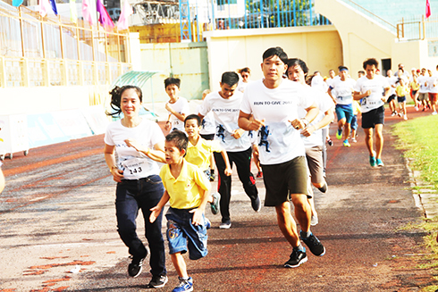 Nearly 400 join Run To Give 2017