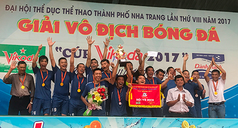 Đội bóng phường Phương Sơn đoạt chức vô địch