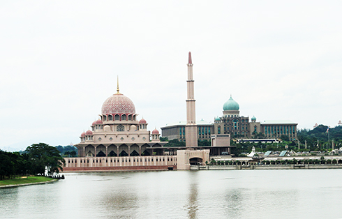 Thánh đường Hồi giáo Putra - một điểm du lịch nổi tiếng ở Putrajaya