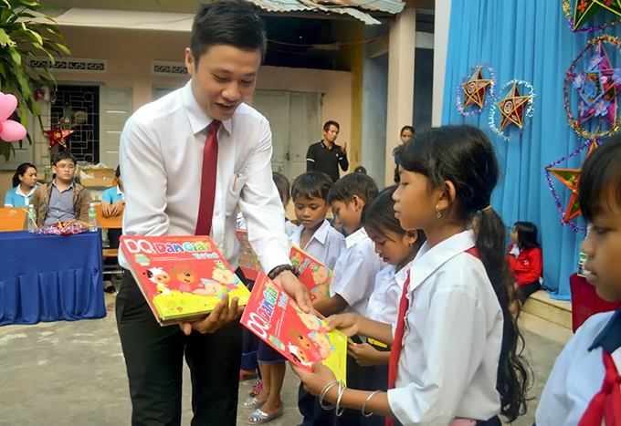 Offering gifts to children