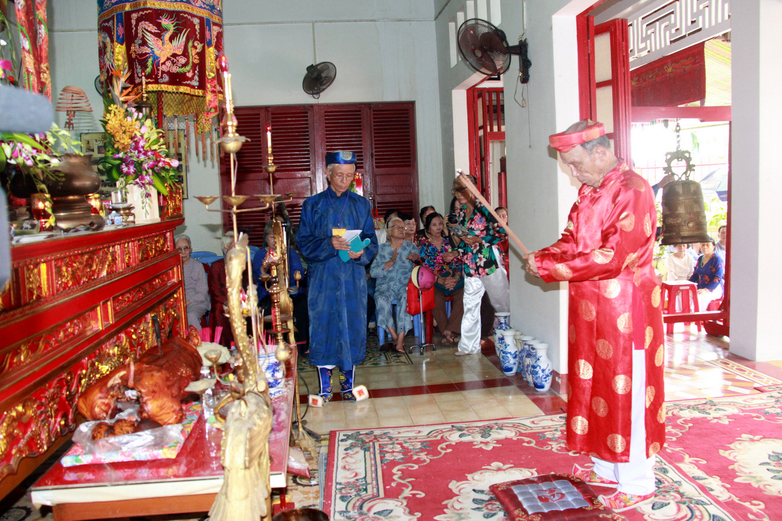 Dam Quang Hat, Head of management committee of Tran Hung Dao Temple in Nha Trang City, burns incense to open the ceremony.