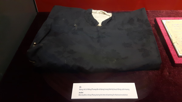 Chiếc áo đồng chí Lê Hồng Phong đã sử dụng trong thời kỳ hoạt động cách mạng.