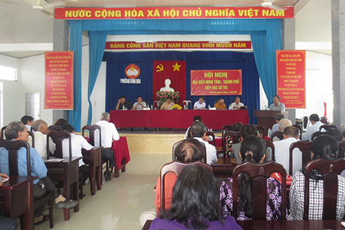 Quang cảnh buổi tiếp xúc cử tri tại phường Vĩnh Hòa