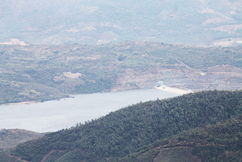 Hồ Tiên Du nhìn từ trên cao