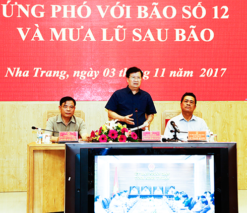 Phó Thủ tướng Trịnh Đình Dũng chủ trì hội nghị trực tuyến ứng phó với bão số 12