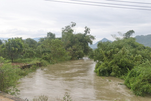 Sông, suối trên địa bàn Cam Ranh nước đang dâng cao.
