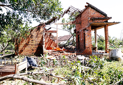 Một ngôi nhà bị sập ở xã Ninh An, Ninh Hòa