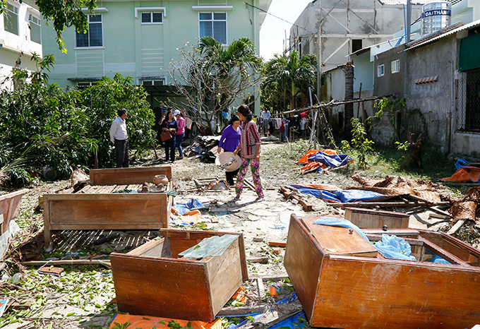 Ngôi nhà của một hộ nghèo ở phường Ninh Diêm, thị xã Ninh Hòa chỉ còn lại đống gạch vụn.