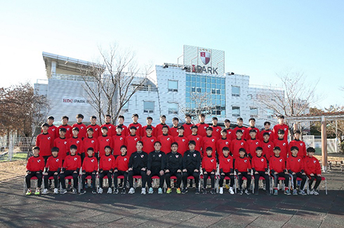 Đội tuyển U15 Busan I’park (Hàn Quốc) dự giải giao hữu quốc tế do PVF tổ chức.