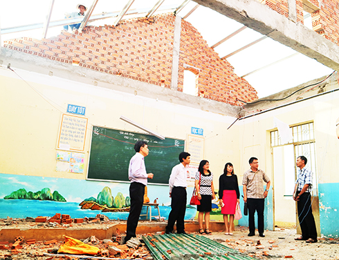 Đoàn công tác đến thăm Trường Tiểu học Phước Thịnh