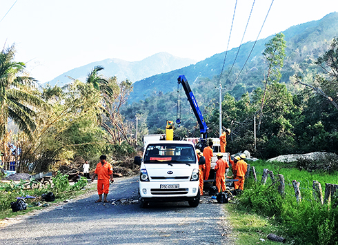 Ngành Điện vẫn đang nỗ lực để đưa điện về Ninh Vân