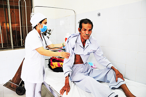 Khám, chữa bệnh tại Bệnh viện Lao và Bệnh phổi tỉnh