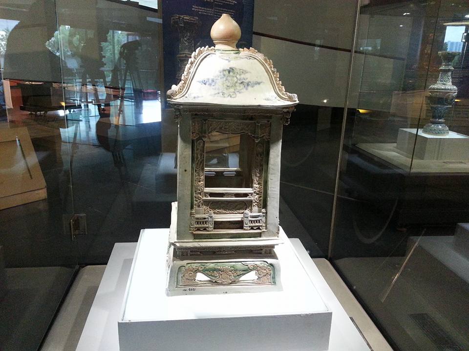 Unique worshipping item made of Bat Trang pottery in the 17th century.
