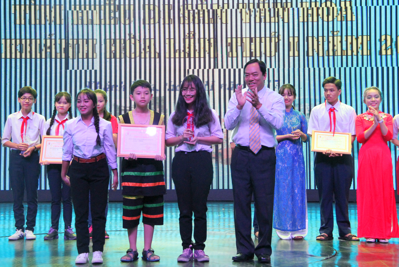 First prize given to Khanh Son