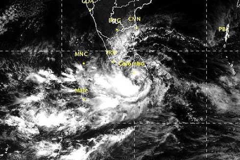 Hình ảnh vệ tinh của bão Ockhi. Ảnh: IndianExpress.