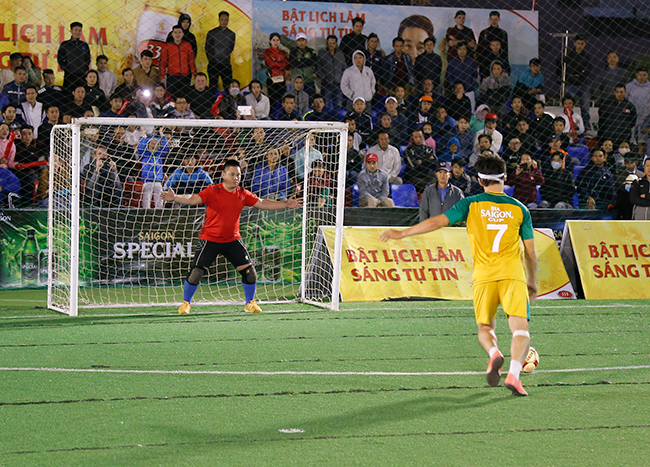 Dù rất nỗ lực, Thành Thành Khánh Hòa đành thúc thủ trước đối phương trên chấm penalty ở trận đấu cuối cùng.