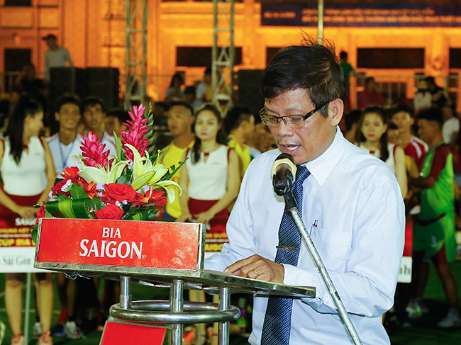 Vo Ngoc Hung, Deputy Director of Khanh Hoa Provincial Department of Culture and Sports, Head of Organization Committee of 2017 Saigon Beer Cup, speaking at opening ceremony.