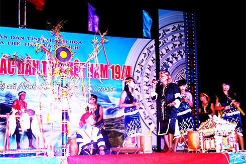 Raglai people in Khanh Son singing folk song at cultural festival for Vietnamese ethnic groups.