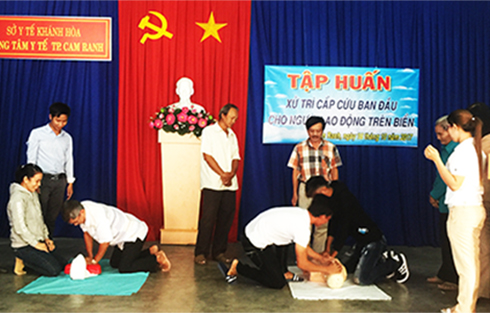 Học viên tham gia tập huấn cấp cứu ban đầu tại TP. Cam Ranh.