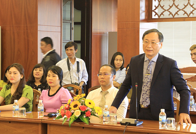 Nguyen Dac Tai delivering speech at the meeting