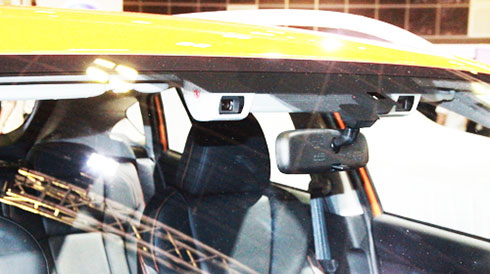Hệ thống camera kép sau kính lái trên Subaru XV 2018. 