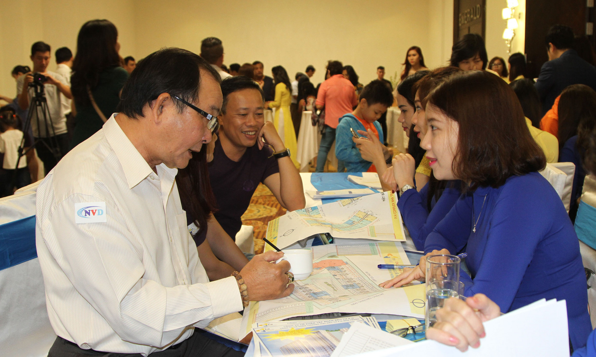 Nhiều khách hàng đến tìm hiểu thông tin về Chung cư xã hội P.H Nha Trang tại lễ mở bán đợt 3