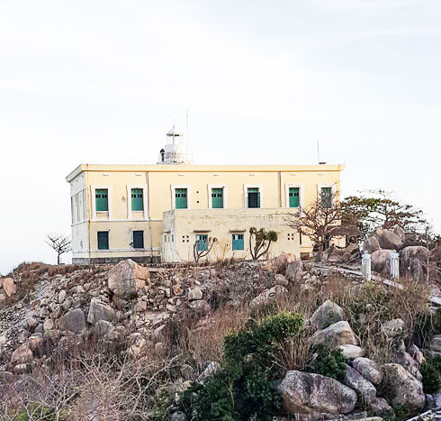 Khám phá hải đăng Hòn Lớn