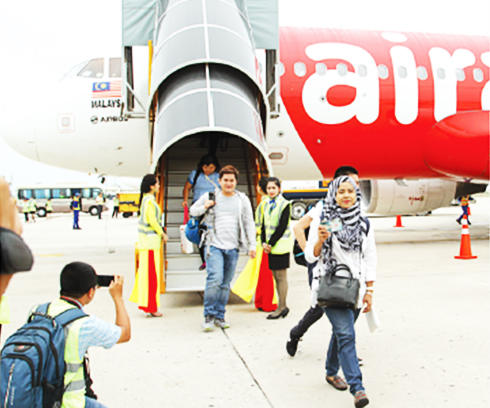 Du khách Malaysia đến du lịch Nha Trang - Khánh Hòa  bằng chuyến bay thẳng.
