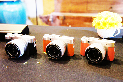 Fujifilm X-A5 là mẫu máy ảnh không gương lật với thiết kế hoài cổ