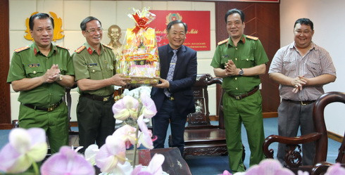 Ông Nguyễn Đắc Tài chúc Tết ban Giám đốc Công an tỉnh Khánh Hòa