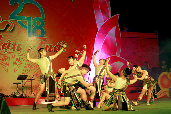 Item bearing cultural characteristic of the highlands of Hai Dang Song and Dance Troop 