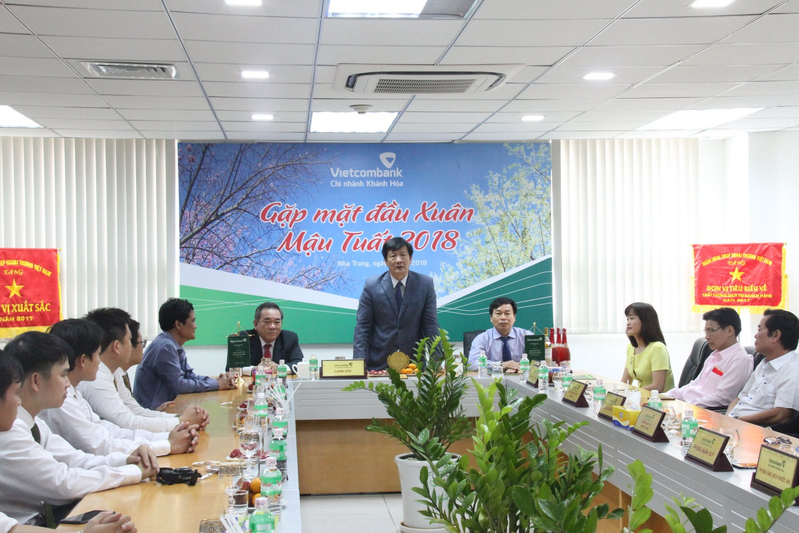 Ông Trần Sơn Hải phát biểu biểu dương những kết quả của Vietcombank chi nhánh Khánh Hòa năm 2017