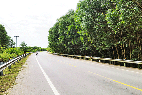 Quốc lộ 27C qua địa bàn huyện Khánh Vĩnh.