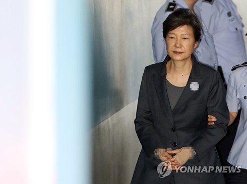 Cựu Tổng thống Hàn Quốc Park Geun-hye bị bắt giữ. Ảnh: Yonhap