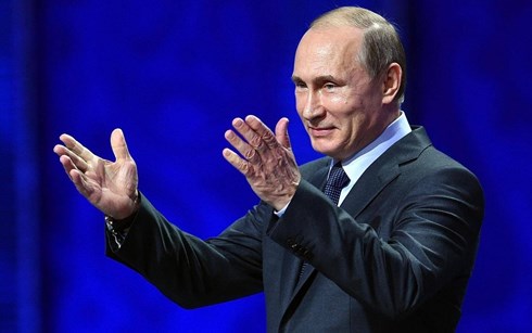 Tổng thống Nga Putin đang  "chìa tay " ra với EU?. Ảnh: Reuters