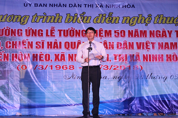Vice-Chairman of Ninh Hoa Town People’s Committee Nguyen Thanh Ha addressing the program