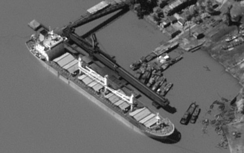 Tàu Kai Xiang của Trung Quốc nhận than từ Triều Tiên ngày 31/8.  (Ảnh: Mỹ cung cấp cho LHQ)