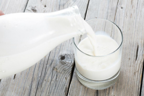 ần kiểm tra các dấu hiệu để biết nguyên nhân bạn khó chịu sau uống sữa.