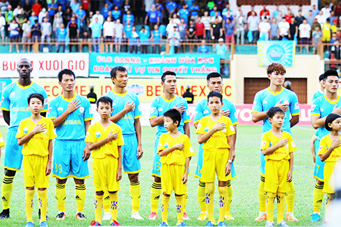 Các cầu thủ Sanna Khánh Hòa - Biển Việt Nam.