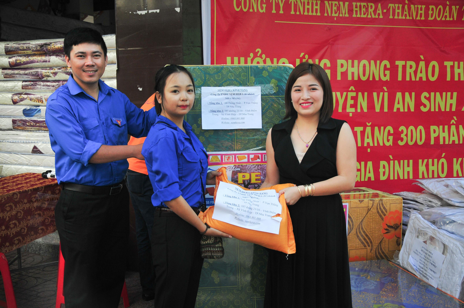 Công ty TNHH Nệm Hera cùng Thành đoàn Nha Trang trao quà cho đoàn viên, thanh niên có hoàn cảnh khó khăn