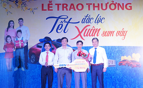 Ông Nguyễn Văn Trung nhận giải đặc biệt.