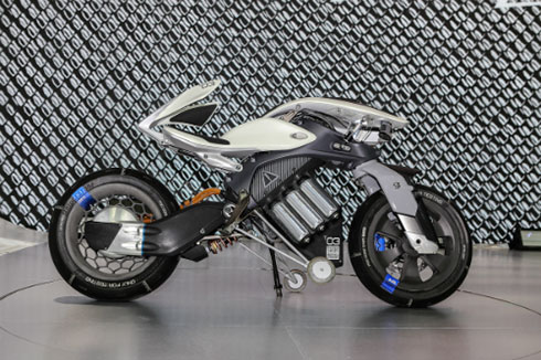 Mẫu xe ý tưởng Yamaha Motoroid dùng trí tuệ nhân tạo trưng bày tại triển lãm xe Bangkok, Thái Lan.