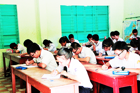 Học sinh trong một kỳ thi vào lớp 10 Trường THPT chuyên Lê Quý Đôn.