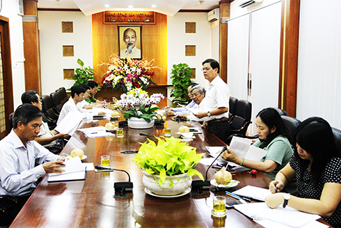 Đồng chí Nguyễn Tấn Tuân kết luận cuộc họp.