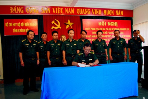 Các cơ quan, đơn vị thuộc  Bộ Chỉ huy BĐBP tỉnh Khánh Hòa ký kết giao ước thi đua.