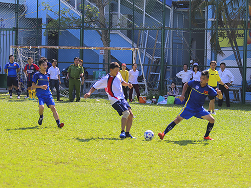 25 đội bóng tranh tài giải bóng đá mini công nhân, viên chức, lao động Khối xã phường TP. Nha Trang